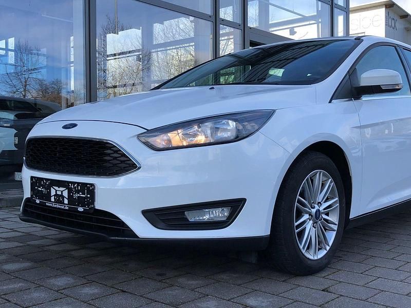 Gebraucht Ford Focus Cool & Connect 101 PS (74 kW) 2018 Weiß Kombi