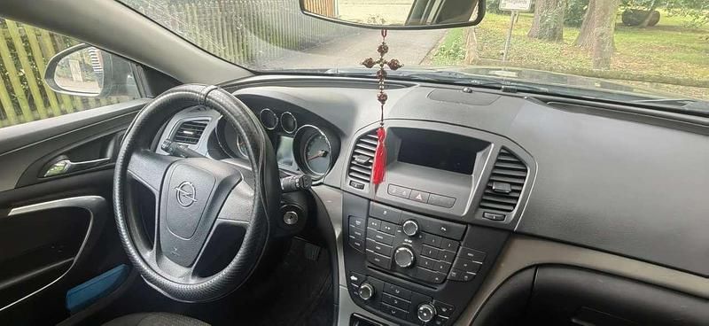 Schwarz Gebraucht 2010 Opel Insignia Sport Limousine | 3.200 € (Guter Preis) - Bild 1/4