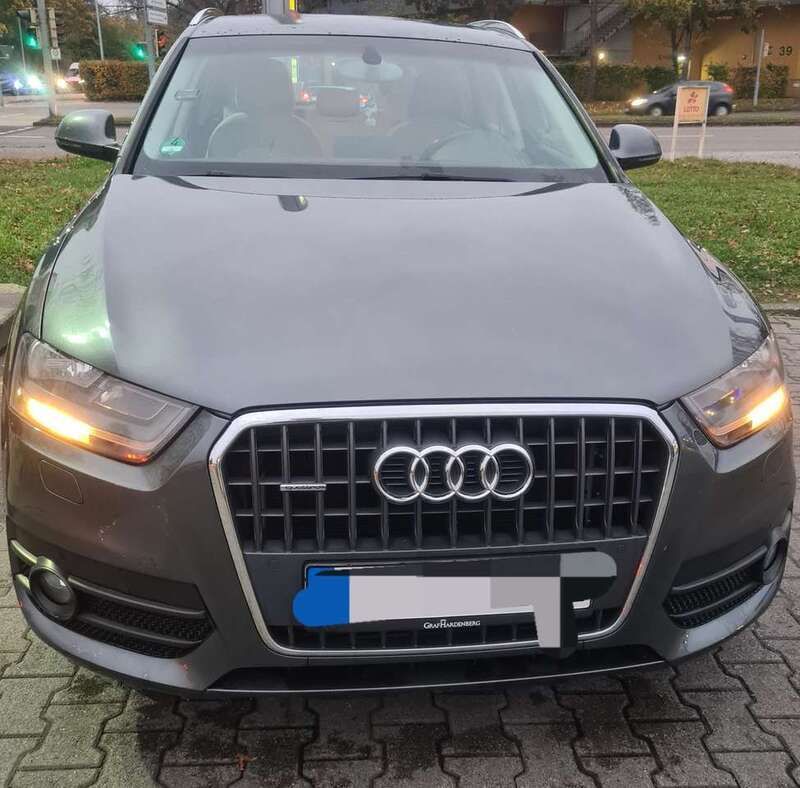 Grau Gebraucht 2012 Audi Q3 Sport SUV | 10.900 € (Superpreis) - Bild 1/4