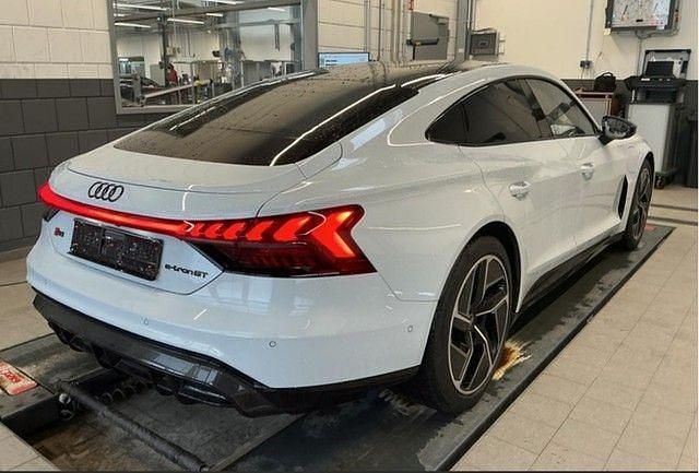 Gebraucht Audi e-tron GT quattro Sport 439 kW (598 PS) 2023 Grau Limousine
