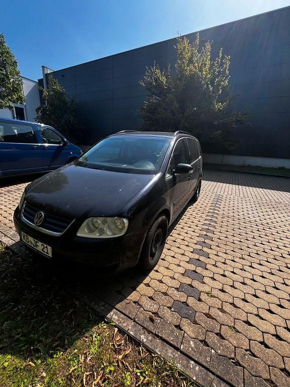 Schwarz Gebraucht 2005 VW Touran Trendline Van / Kleinbus | 2.200 € (Fairer Preis) - Bild 1/4