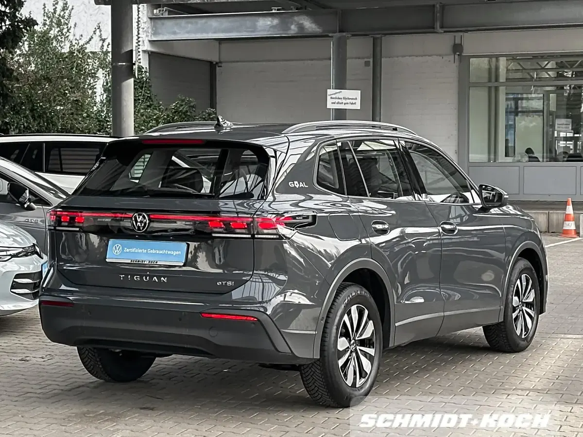 Gebraucht VW Tiguan Goal 131 PS (96 kW) 2024 Delfingrau (grau) SUV