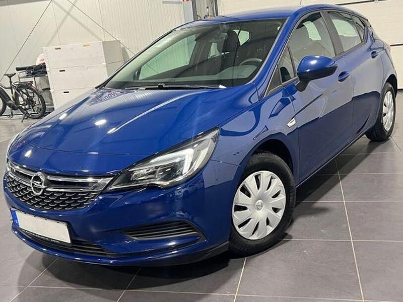 Indigo blau Gebraucht 2018 Opel Astra Limousine | 11.495 € (Fairer Preis) - Bild 1/4