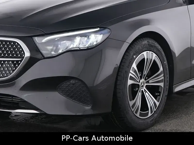 Gebraucht Mercedes E220 Advanced 197 PS (144 kW) 2025 Graphitgraumet. Limousine