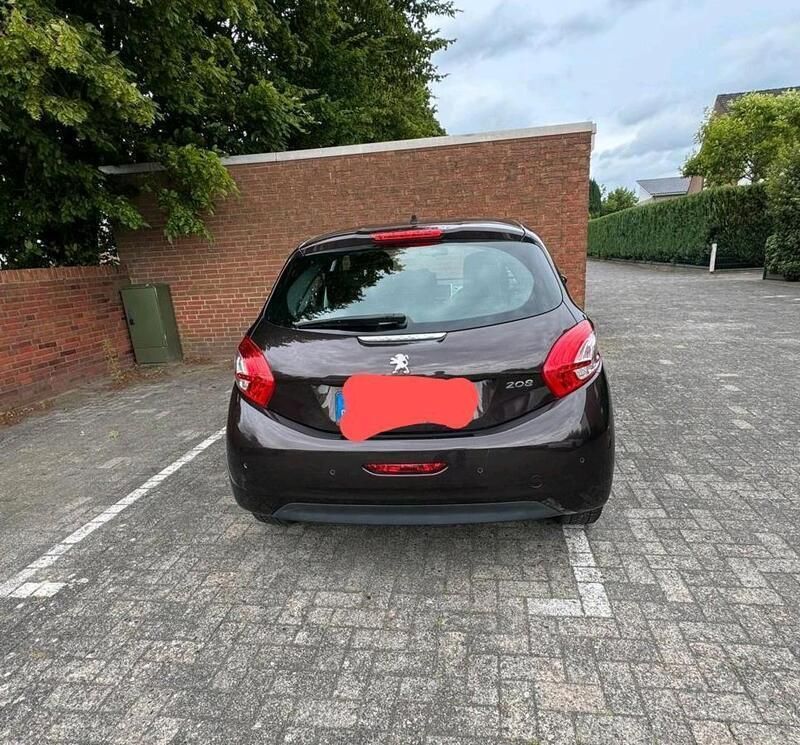 Braun Gebraucht 2013 Peugeot 208 Kleinwagen | 4.000 € (Fairer Preis) - Bild 1/4