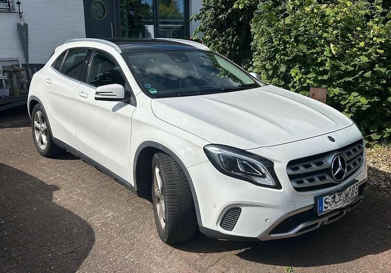 Weiß Gebraucht 2019 Mercedes GLA180 SUV | 18.200 € (Guter Preis) - Bild 1/4