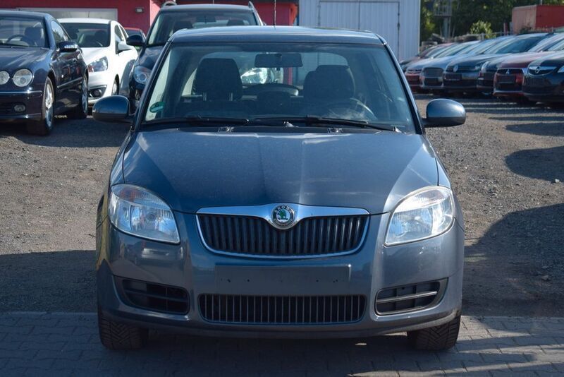 Grau Gebraucht 2009 Skoda Fabia Ambiente Limousine | 2.399 € (Guter Preis) - Bild 1/4