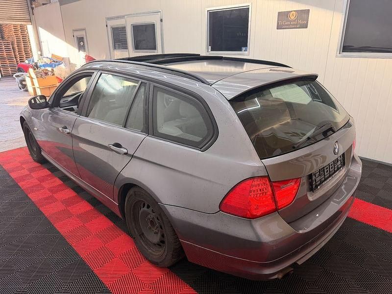 Gebraucht BMW 318 143 PS (105 kW) 2012 Grau Kombi