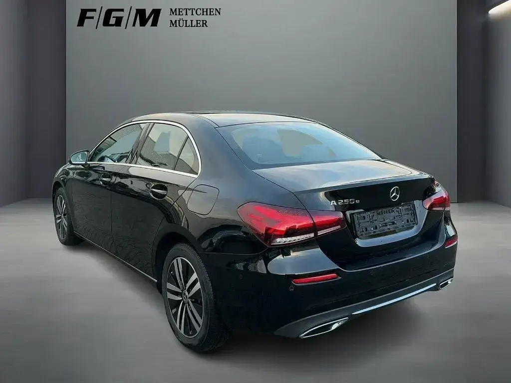 Gebraucht Mercedes A250 Progressive 160 PS (117 kW) 2021 Schwarz Limousine