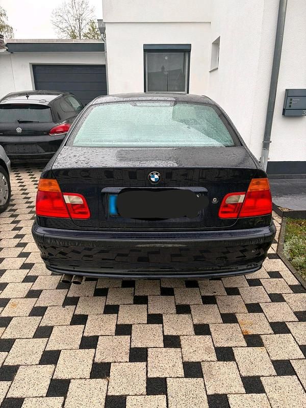 Gebraucht BMW 320 150 PS (110 kW) 1998 Blau Limousine