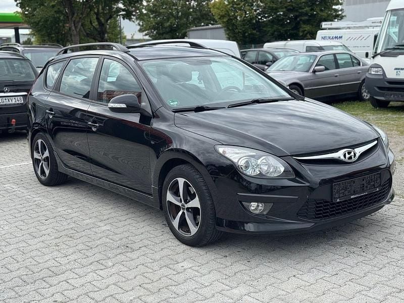 Schwarz Gebraucht 2011 Hyundai i30 Style Kombi | 2.390 € (Guter Preis) - Bild 1/4