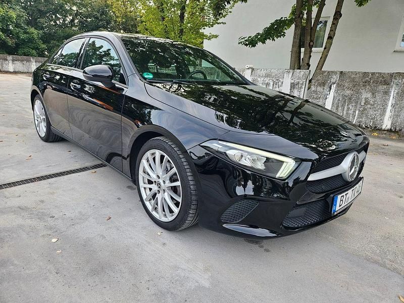 Schwarz Gebraucht 2020 Mercedes A180 Limousine | 19.900 € (Superpreis) - Bild 1/4