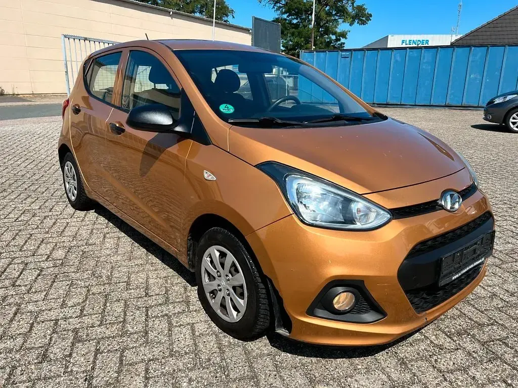 Gebraucht Hyundai i10 Classic 67 PS (49 kW) 2016 Gold Kleinwagen