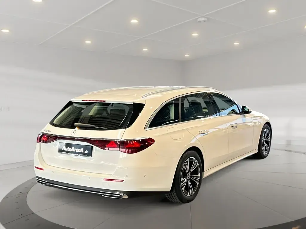 Gebraucht Mercedes E220 Avantgarde 197 PS (144 kW) 2025 Unilack polarweiss Kombi