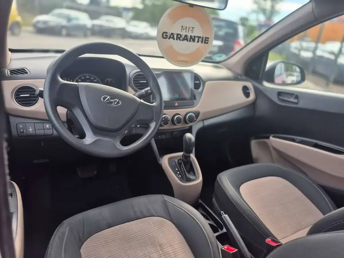 Gebraucht Hyundai i10 Classic 67 PS (49 kW) 2018 Red passion / mic Kleinwagen