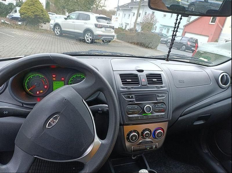 Gebraucht Lada Kalina 98 PS (72 kW) 2017 Weiß Limousine