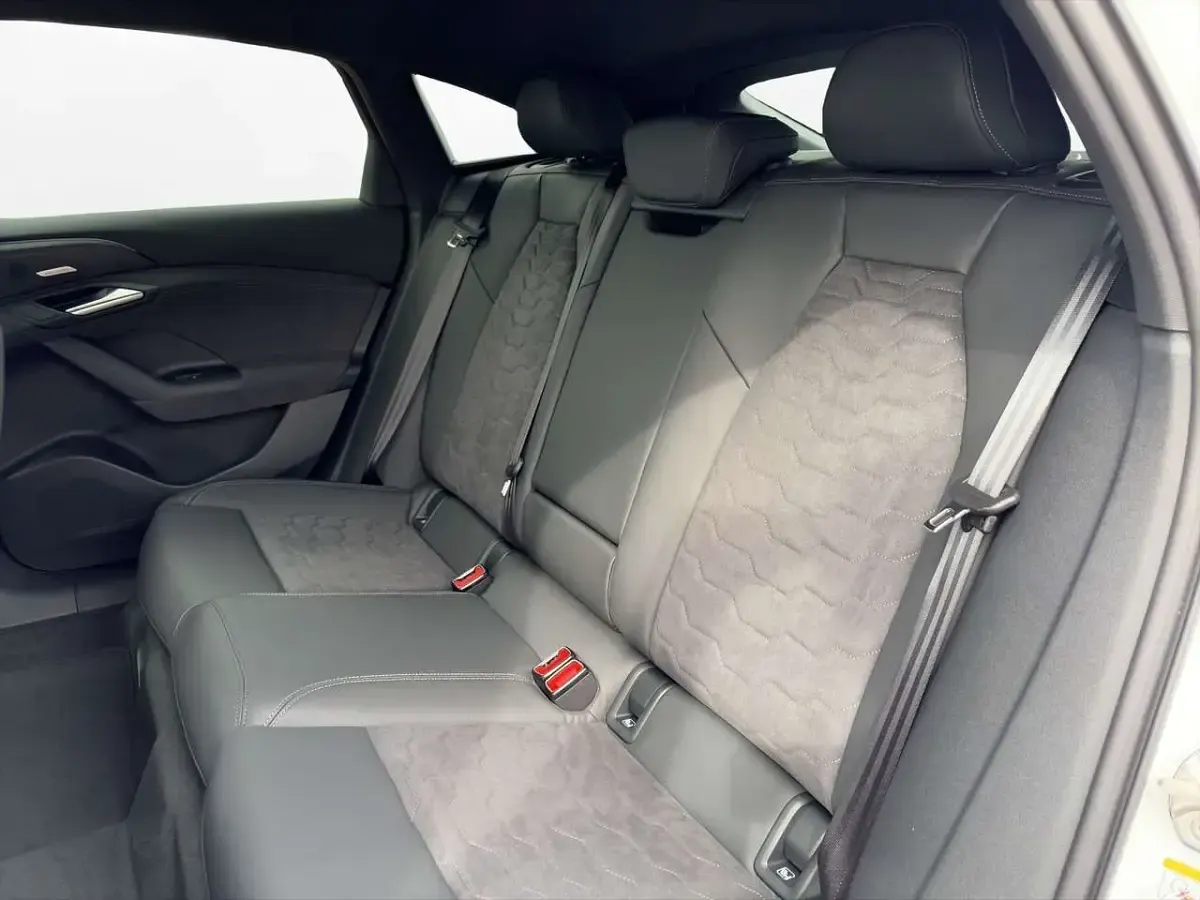 Gebraucht Audi A6 e-tron S-Line 314 kW (428 PS) 2026 Gletscherweiß metallic SUV