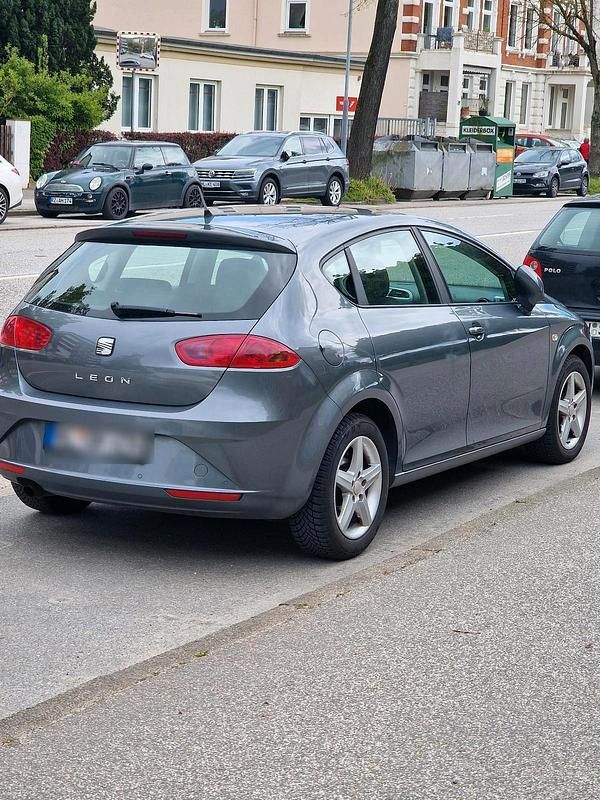 Silber Gebraucht 2012 Seat Leon Limousine | 3.890 € (Guter Preis) - Bild 1/4