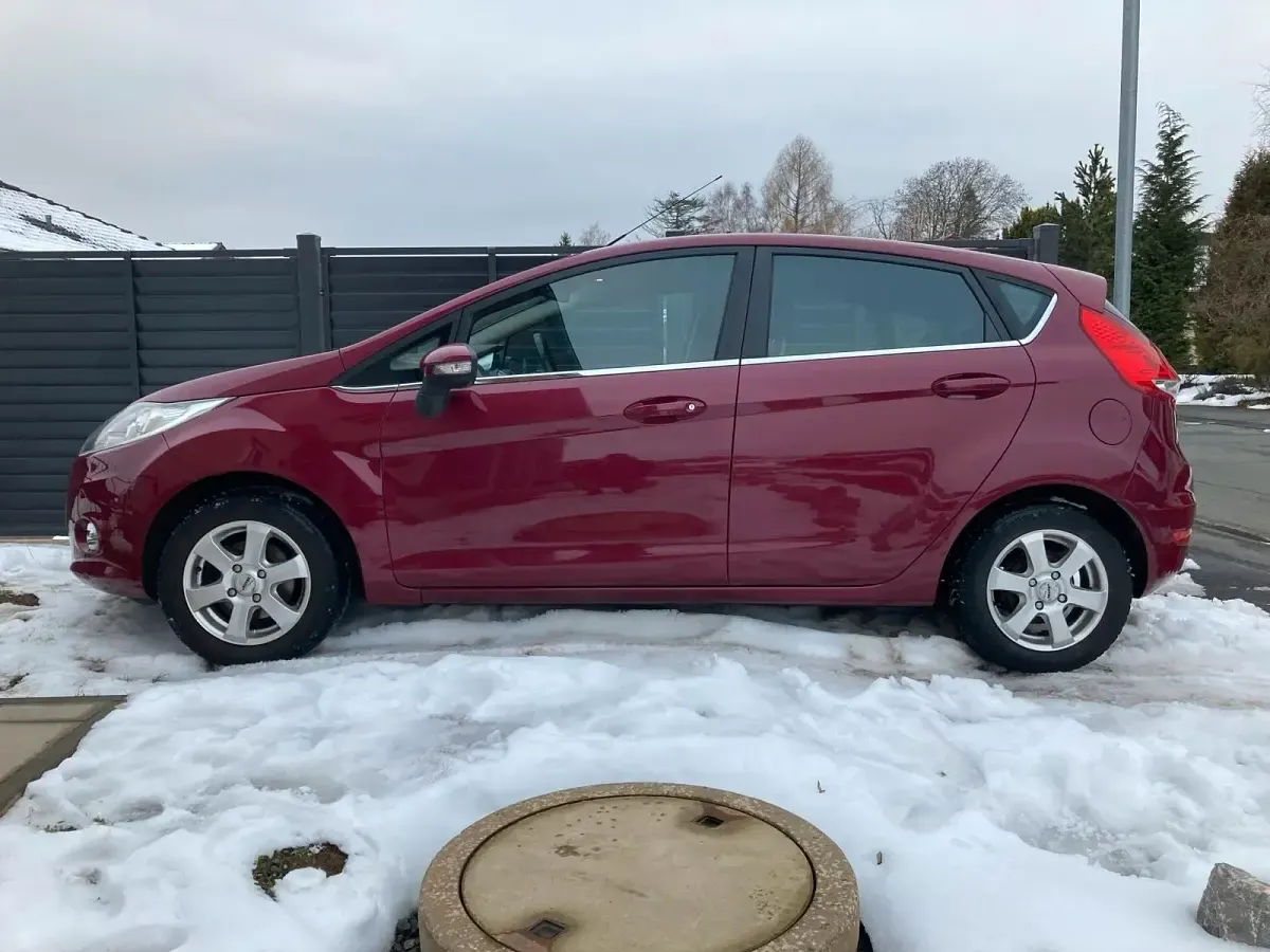 Gebraucht Ford Fiesta 82 PS (60 kW) 2010 Rot Kleinwagen