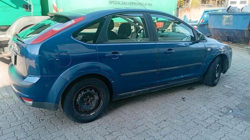 Second-hand Ford Focus 102 CP (75 kW) 2007 Albastru Hatchback
