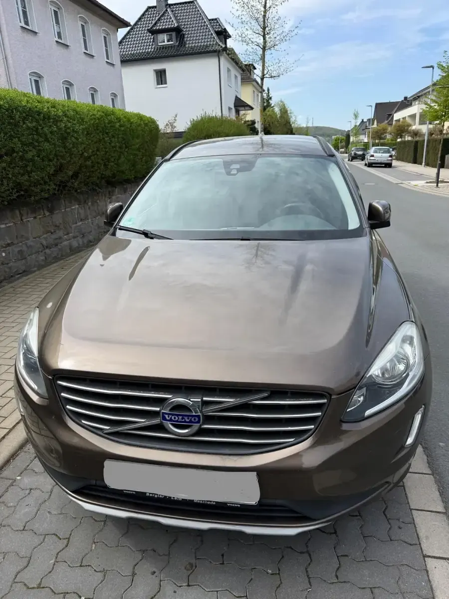 Gebraucht Volvo XC60 Momentum 190 PS (139 kW) 2016 Braun SUV