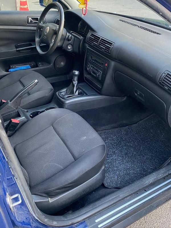 Gebraucht VW Passat 102 PS (75 kW) 2002 Blau Kombi