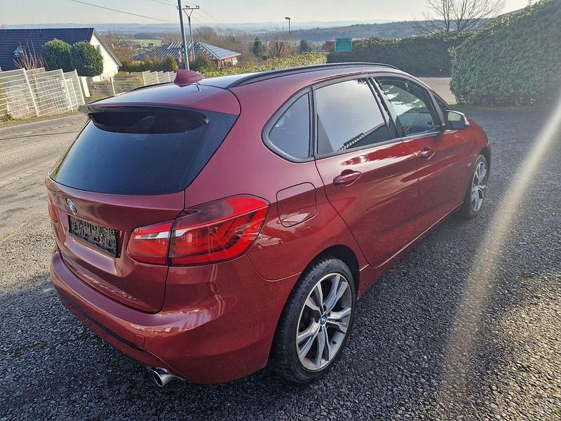 Gebraucht BMW 220 Active Tourer Sport Line 190 PS (139 kW) 2015 Rot Van / Kleinbus
