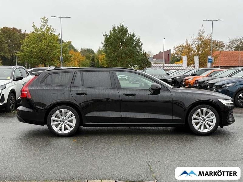 Neu Volvo V60 Core 398 PS (292 kW) 2025 Schwarz Kombi