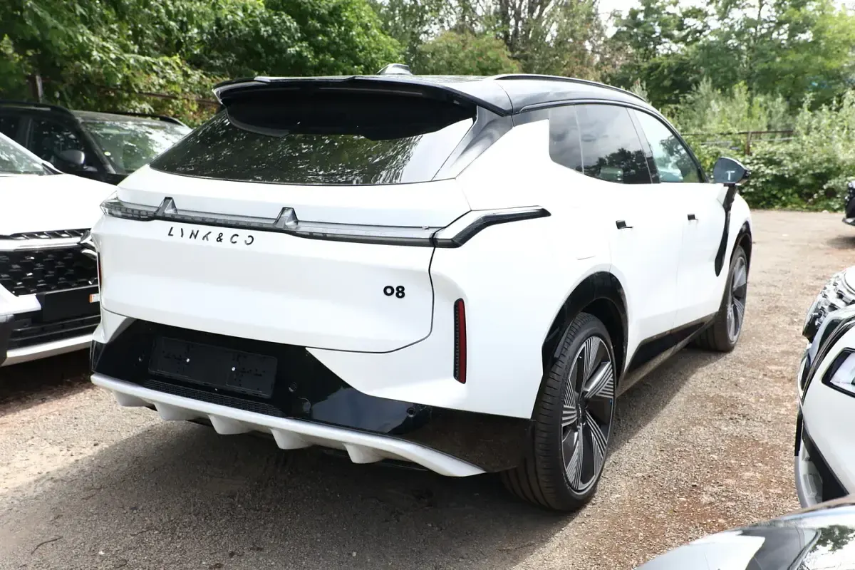 Neu Lynk & Co 08 349 PS (256 kW) 2026 Weiss SUV