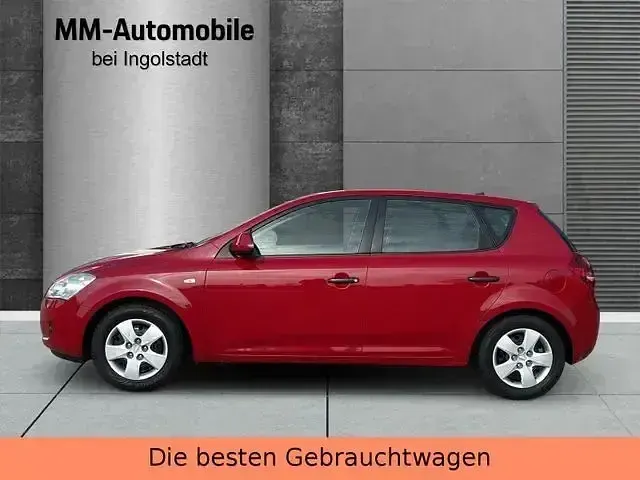 Używany Kia Ceed 109 KM (80 kW) 2009 Czerwony Hatchback