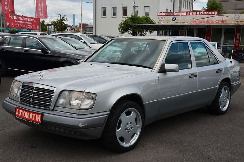 Gebraucht Mercedes E280 193 PS (141 kW) 1993 Silber Limousine
