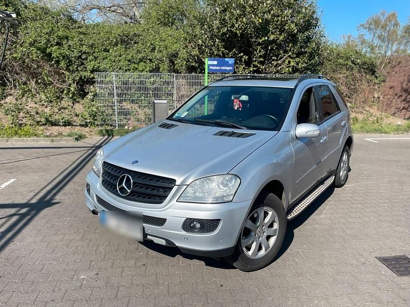 Gebraucht Mercedes ML320 224 PS (164 kW) 2007 Silber SUV