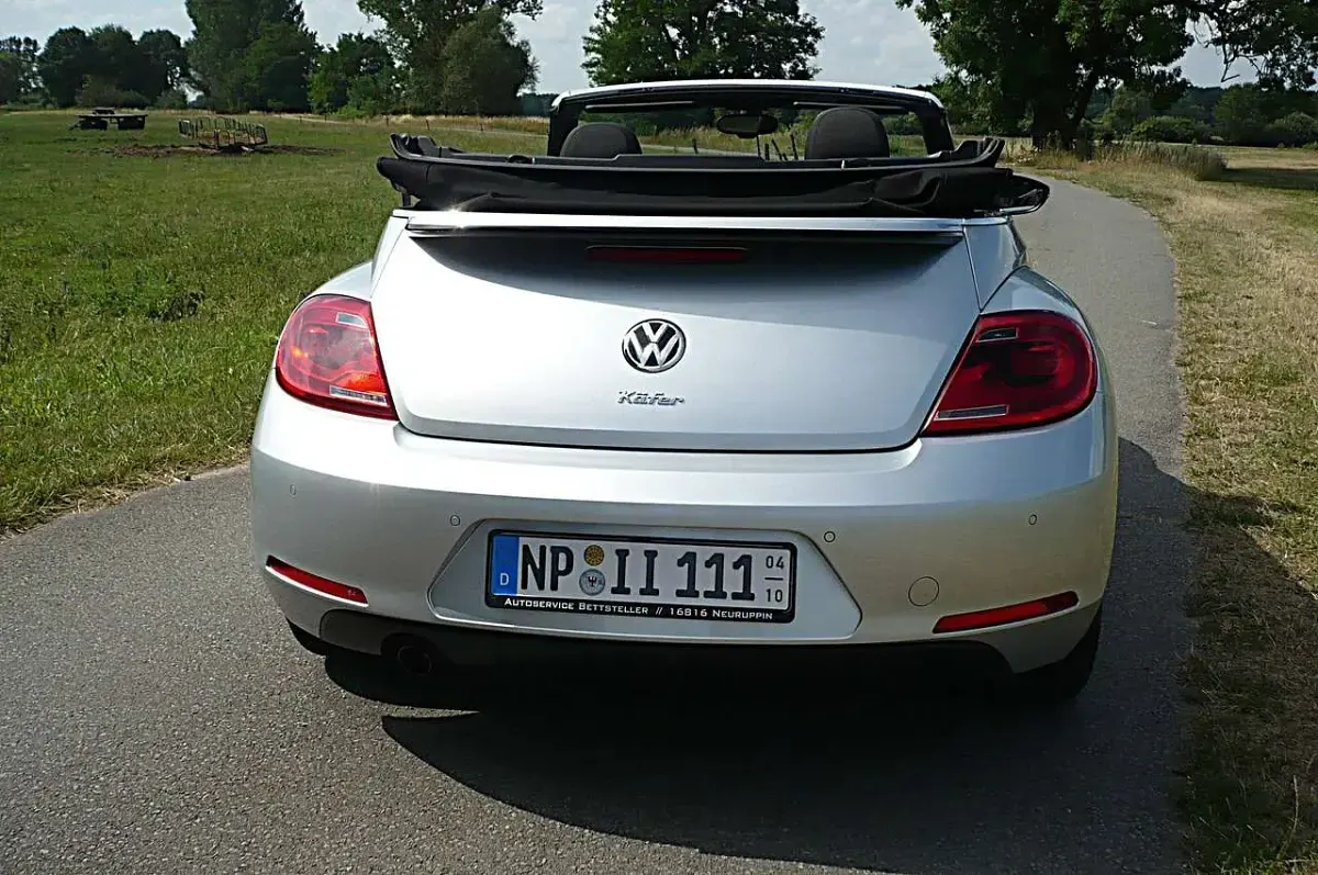 Gebraucht VW Beetle Cabriolet CLUB 105 PS (77 kW) 2015 Silber Cabrio
