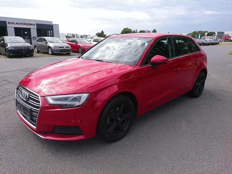 Tangorot Gebraucht 2018 Audi A3 Limousine | 13.690 € (Guter Preis) - Bild 1/4