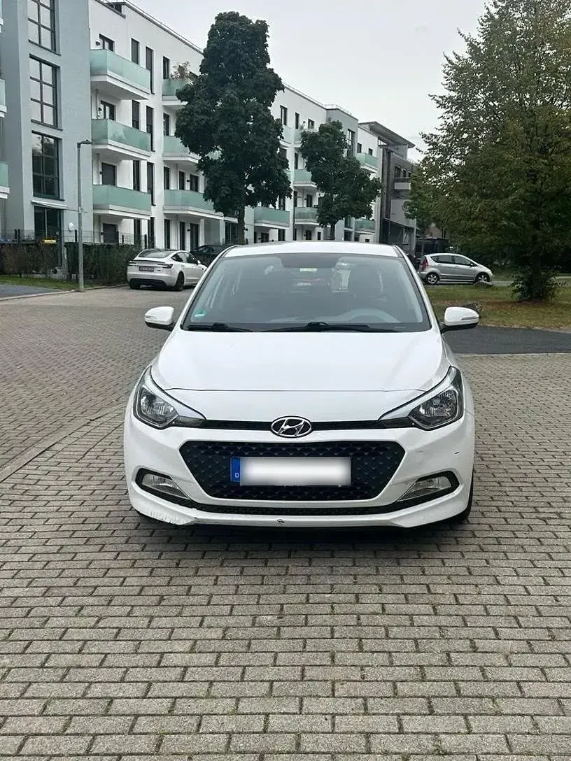 Gebraucht Hyundai i20 75 PS (55 kW) 2017 Weiß Limousine