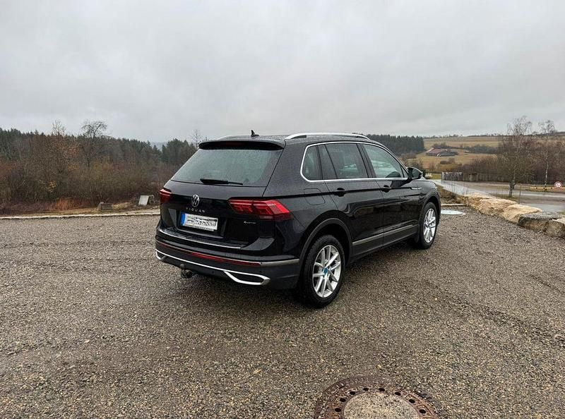 Gebraucht VW Tiguan 200 PS (147 kW) 2022 Schwarz SUV
