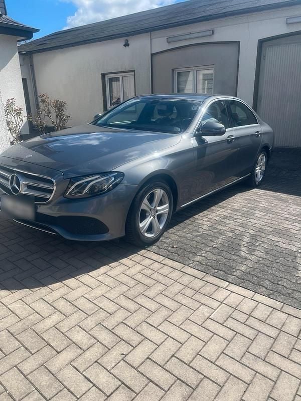 Gebraucht Mercedes E220 194 PS (142 kW) 2016 Grau Limousine