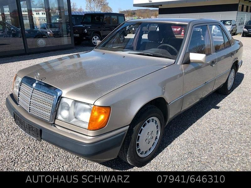 Gebraucht Mercedes E230 132 PS (97 kW) 1990 Silber Limousine