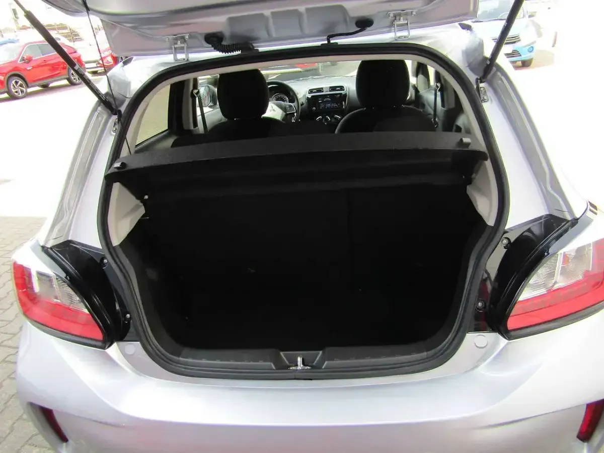 Gebraucht Mitsubishi Space Star Select+ 71 PS (52 kW) 2024 Cool silber Kleinwagen