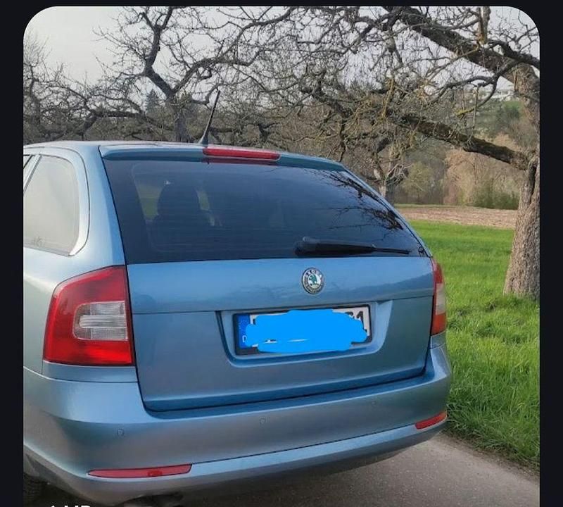 Gebraucht Skoda Octavia Ambiente 122 PS (89 kW) 2010 Blau Kombi