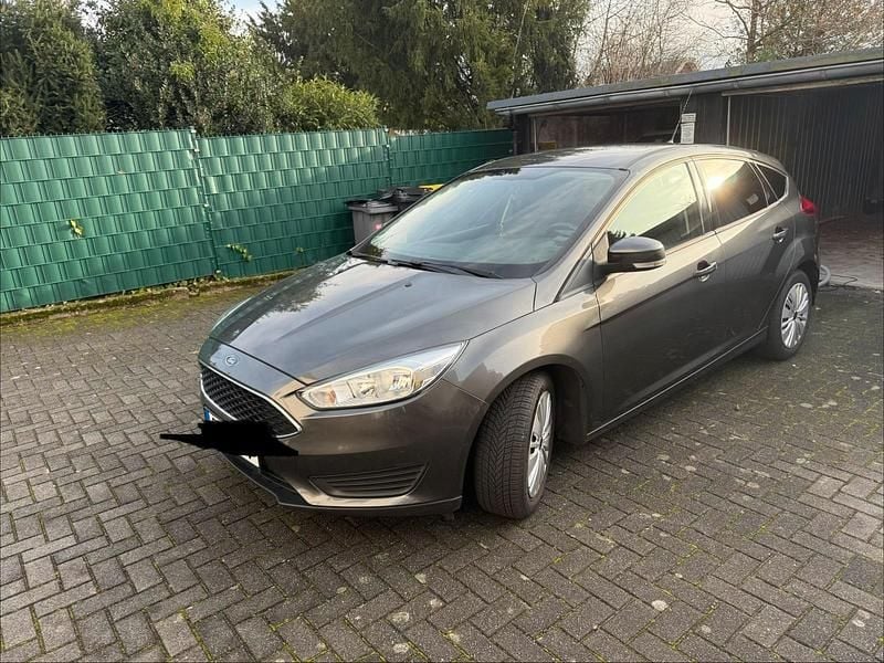 Usata Ford Focus 101 CV (74 kW) 2016 Grigio Berlina