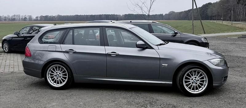 Gebraucht BMW 320 184 PS (135 kW) 2012 Grau Kombi