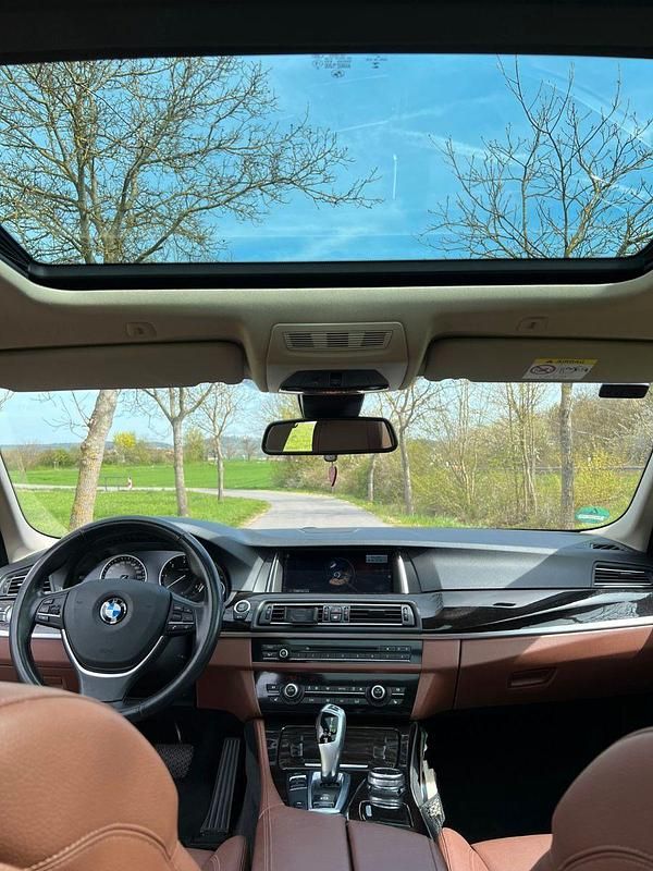 Braun Gebraucht 2017 BMW 520 Sport Line Kombi | 14.700 € (Superpreis) - Bild 1/4