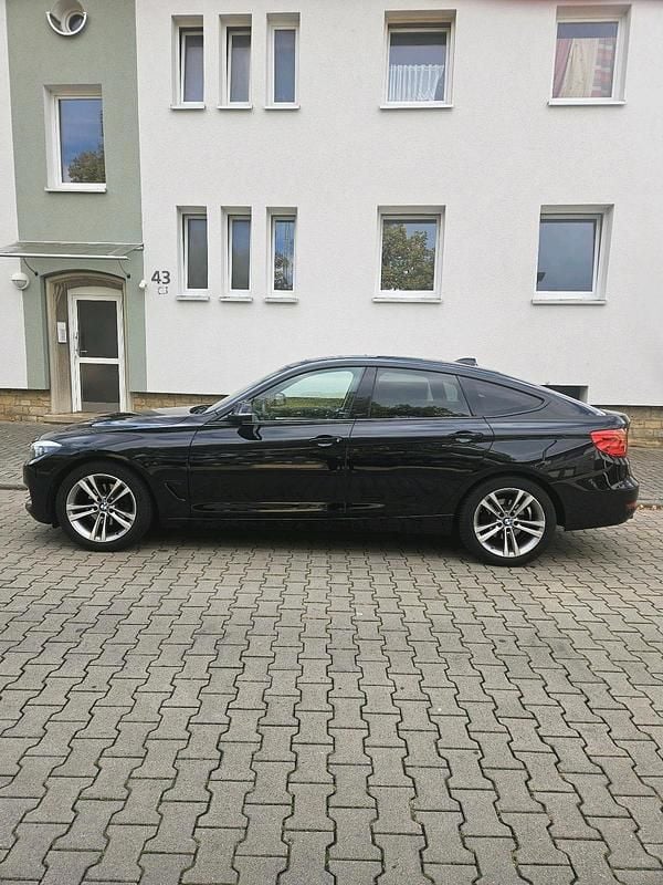 Schwarz Gebraucht 2016 BMW 320 Gran Turismo Sport Line Limousine | 12.750 € (Fairer Preis) - Bild 1/4