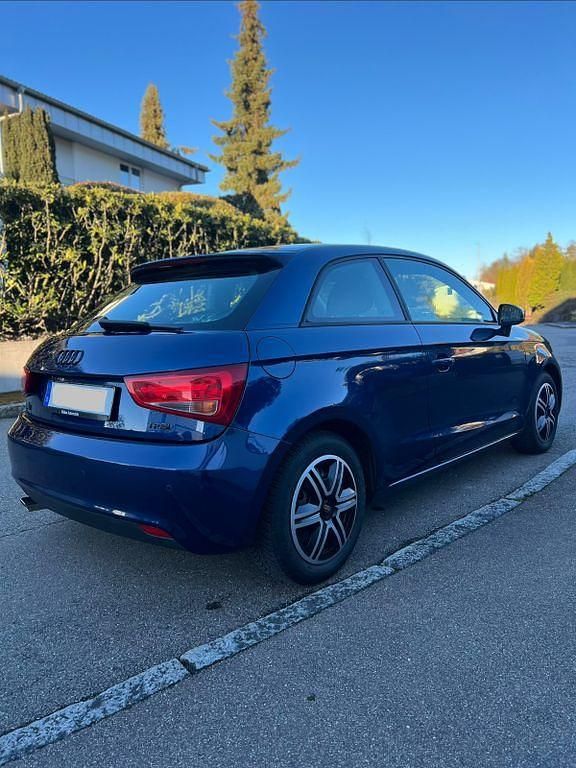 Gebraucht Audi A1 Attraction 86 PS (63 kW) 2012 Blau Kleinwagen
