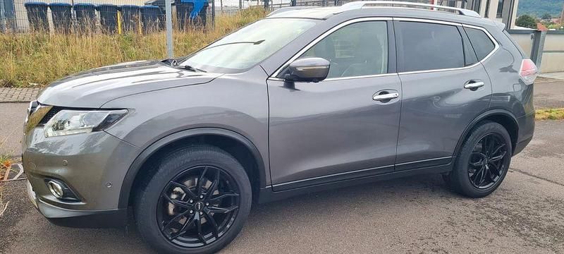 Grau Gebraucht 2017 Nissan X-Trail Tekna SUV | 17.000 € (Guter Preis) - Bild 1/4