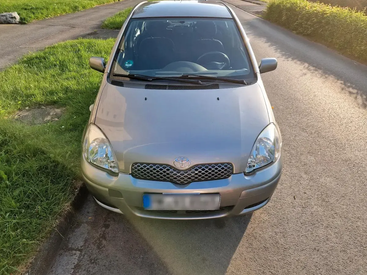 Gebraucht Toyota Yaris 87 PS (63 kW) 2005 Grau Kleinwagen