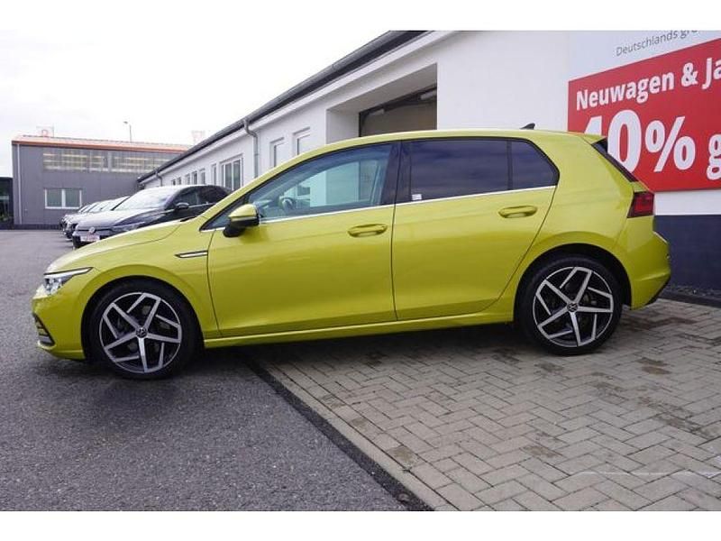 Gebraucht VW Golf VIII Style 150 PS (110 kW) 2020 Limonengelb metallic (metallic) Limousine