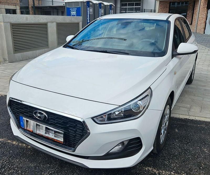 Gebraucht 2019 Hyundai i30 Trend Limousine | 12.450 € (Superpreis) - Bild 1/4
