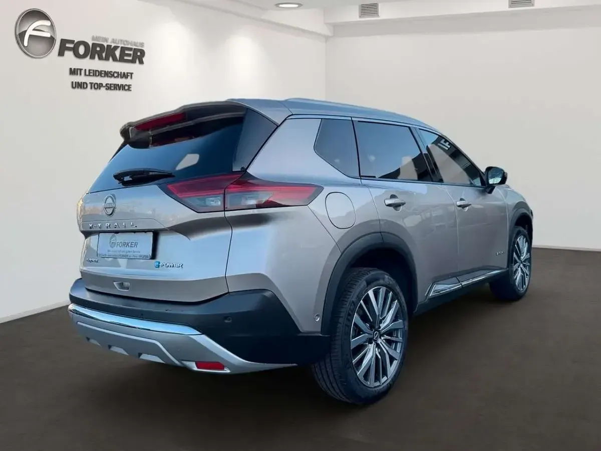 Neu Nissan X-Trail Tekna+ 213 PS (156 kW) 2025 Silber SUV